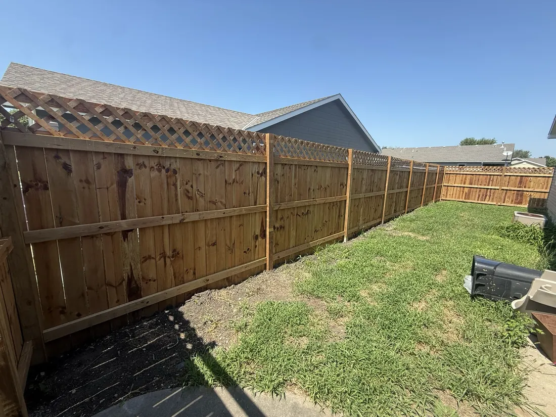 Cedar privacy fence turning the corner of a back yard